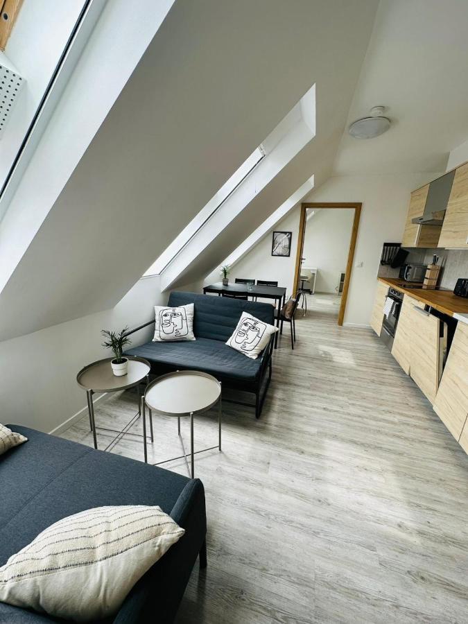 בודפשט Palace Quarter 1 Peaceful Modern Central Top Floor Apartment מראה חיצוני תמונה